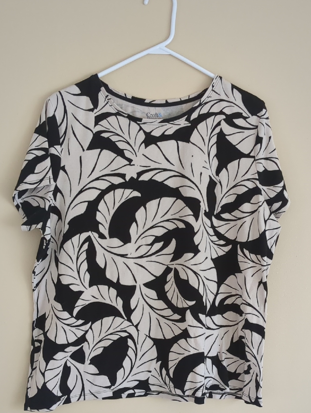 XXL Croft & Barrow Cream And Black The Classic Tee Shirt Top T-shirt